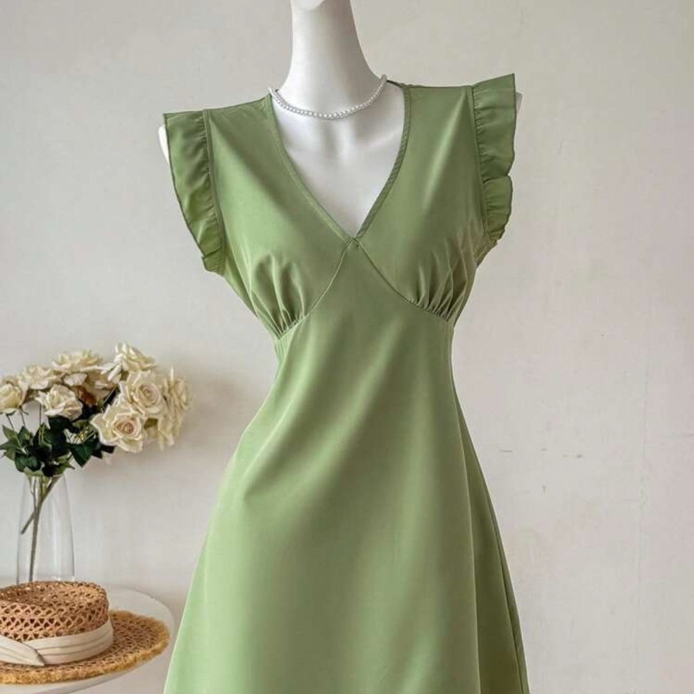 Elegant Green Sleeveless Dress
